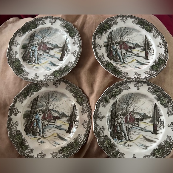 4 Johnson Brothers Friendly Village Bread Plates - Picture 3 of 3